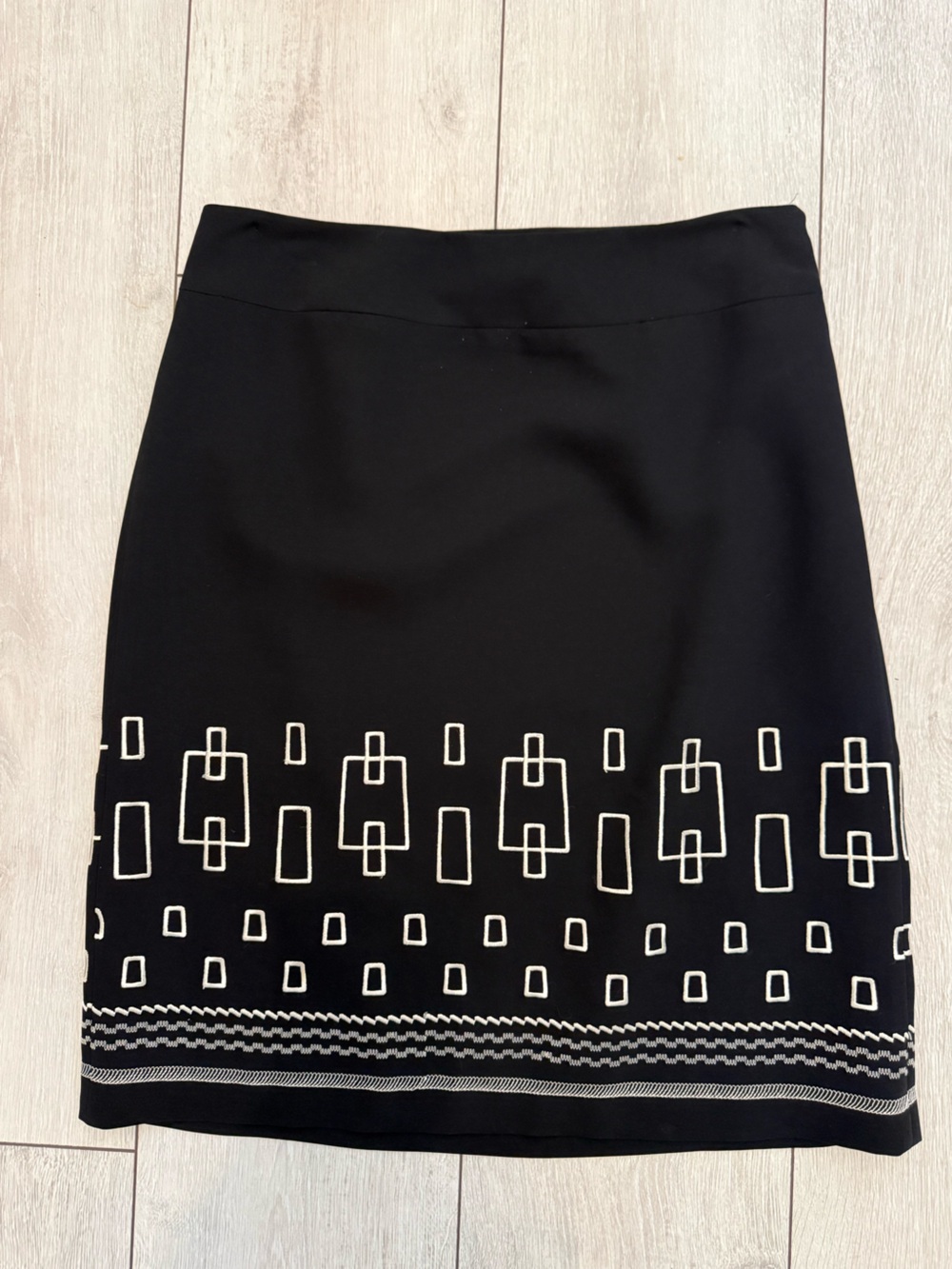 ANNE TAYLOR LOFT Black Skirt with White Geometric Embroidery, 4P